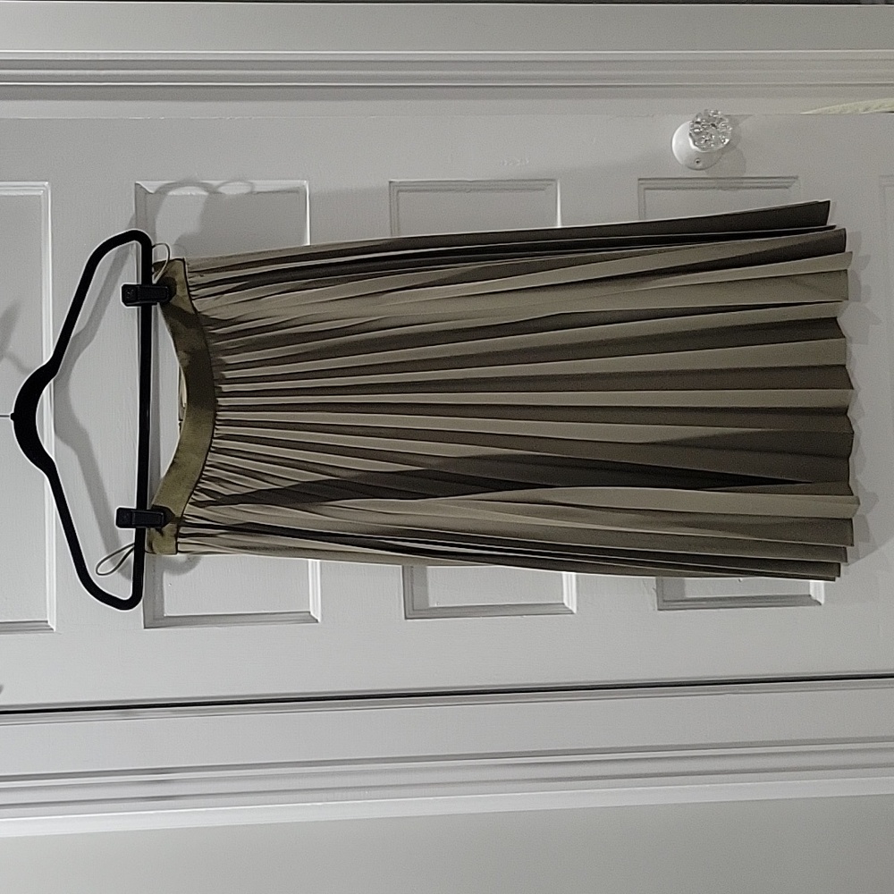 Classic Six NY Marilyn pleated skirt size 4